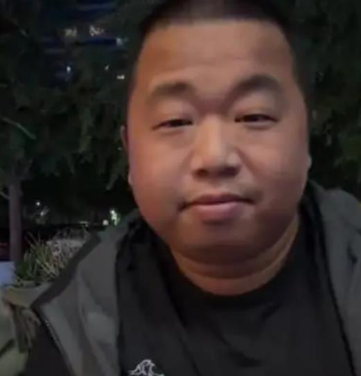 疑似绑架蓝战非的人自首登上热搜，晒转账截图名字是蓝战非引质疑 