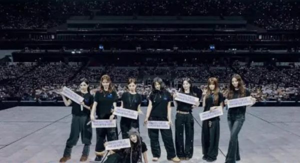 她们成为首位在香港启德体育场领衔演出的K-pop女团 