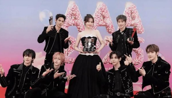 顶级女团爱豆与男团合影引热议：公主与守护骑士团！ 