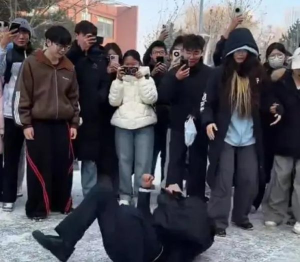 街舞博主回应大学即兴表演被请出：报备错校区，保安叔叔很尽责 