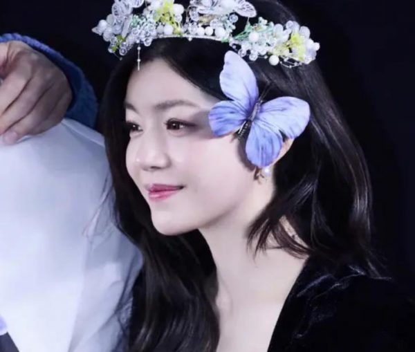  陈妍希带儿子参加亲子派对，离婚后穿超短裙容光焕发 