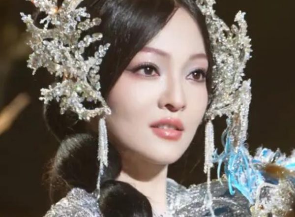 张韶涵前造型师回应裁员裁到大动脉：离职与高薪挖角无关 