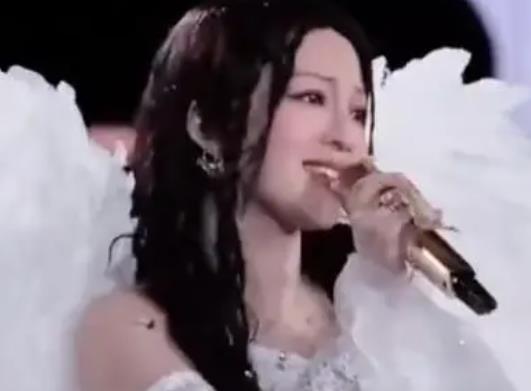 张韶涵演唱会造型遭吐槽，网友直呼：看不懂 