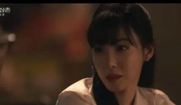 顶级女团爱豆吻戏引关注，韩网友：原来官宣恋情早有伏笔！