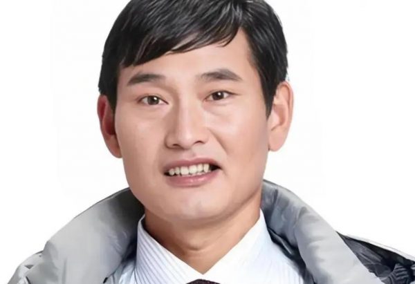 大衣哥朱之文辟谣跳楼身亡： 吃饱了撑的，不安好心 