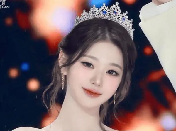 顶级女爱豆空灵美貌引热议，韩网友称赞”如公主般的视觉形象”。 