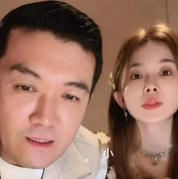 赵樱子直播回应和杨子恋情,杨子直言:我们俩认识10年了,男未婚女未嫁 缩略图 赵樱子直播回应和杨子恋情,杨子直言:我们俩认识10年了,男未婚女未嫁