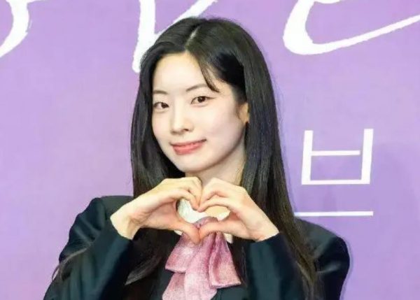 知名女团爱豆自曝：17岁时被迫穿着暴露演出服活动 