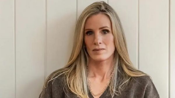 “演唱会出轨门”女主首度发声，那次拥抱是第一次身体亲昵接触 