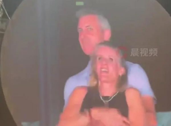 演唱会出轨门女方首发声：那是一个错误决定，饮酒影响了判断 