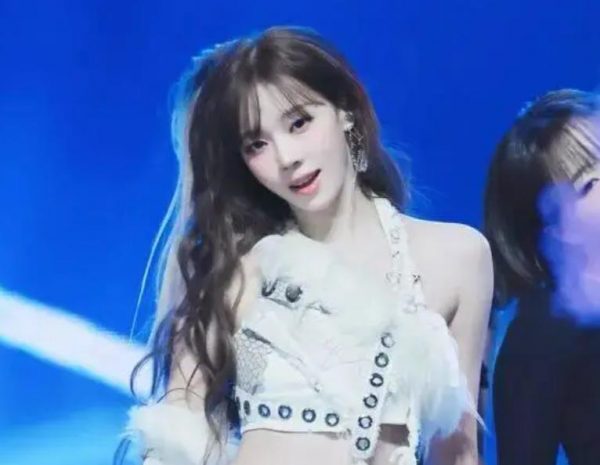 知名女团爱豆遮挡“情侣纹身”引争议，韩网友：早知如此何必当初？ 