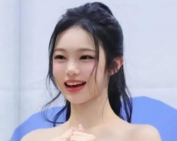 16岁女团成员因皱纹遭批评，网友反击：放过孩子吧！ 