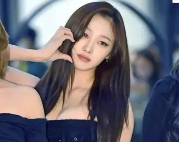 她容貌变迁引热议：是“人工雕琢”还是“自然生长”？ 