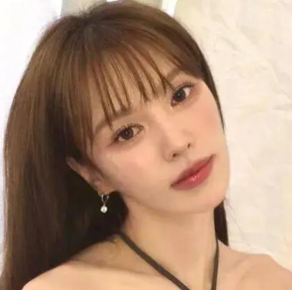 知名女团爱豆被质疑修图，有韩网友吐槽：她简直整容上瘾！ 