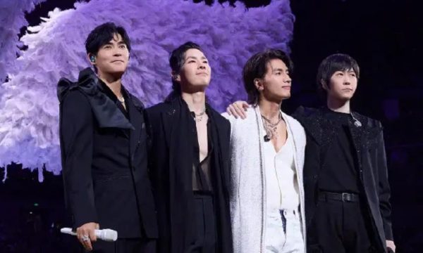 朱孝天疑似内涵阿信:我坚持全开麦,因为我觉得不能欺骗消费者 缩略图 朱孝天疑似内涵阿信:我坚持全开麦,因为我觉得不能欺骗消费者