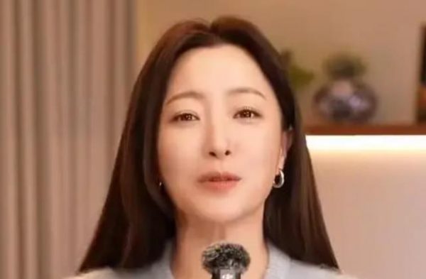 金喜善重唱电影《神话》主题曲，网友感叹：为什么公主没变老？ 