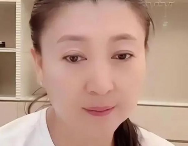 闫学晶曾大赞儿媳过门就生大胖小子，好儿媳妇就是“三观要正” 