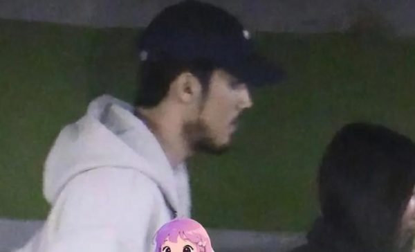 陈牧驰陈冰被曝餐厅约会，女方腹部隆起明显疑似怀孕 