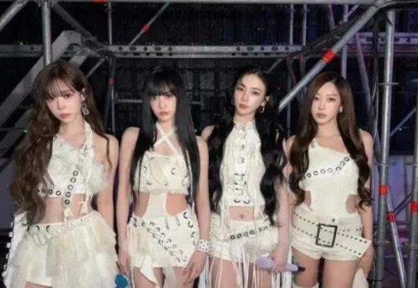 知名女团歌谣大祭典包饭逆应援被扔进垃圾桶？韩网友：她们赚那么多钱，就给这个？ 