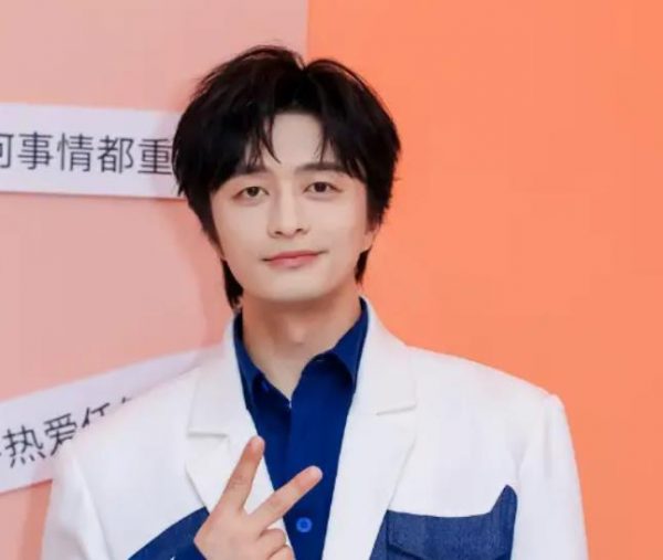 刘旸自曝背叛了脱口秀，脱口秀讲究随性，自己演出要精心租借衣服 