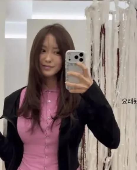 知名女团爱豆“一刀剪断”标志性长发，韩网友反应褒贬不一…… 