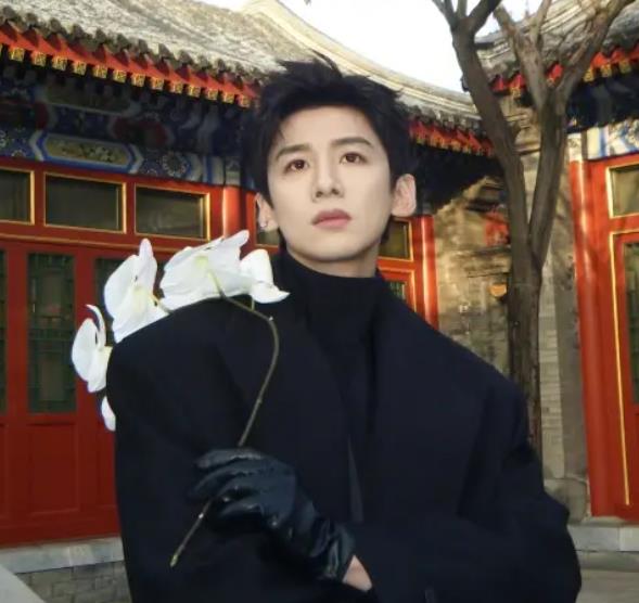 白敬亭玩冰滑梯变蛄蛹者,本人:怎么跟我想的不一样? 缩略图 白敬亭玩冰滑梯变蛄蛹者,本人:怎么跟我想的不一样?