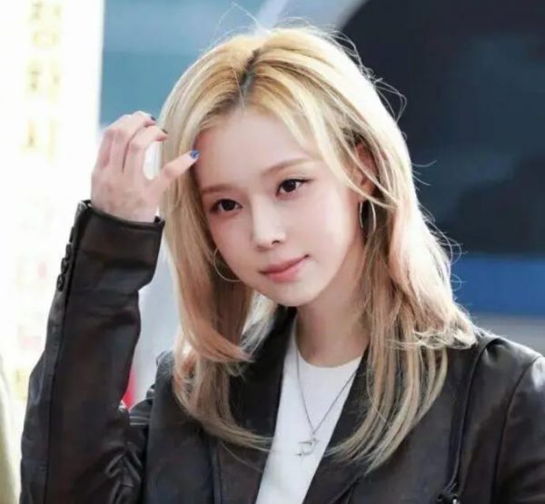 知名女团成员积极营业，却遭韩网友质疑：现在才来讨好还有意义吗？