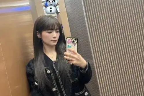 爱豆夫妇的明星宝贝已长大,韩网友喊话:快让她K-Pop出道吧 缩略图 爱豆夫妇的明星宝贝已长大,韩网友喊话:快让她K-Pop出道吧