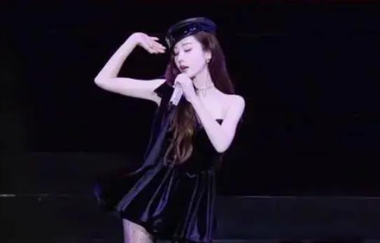 Jessica郑秀妍时隔12年召唤少女时代引争议：退团了还非要这样？ 