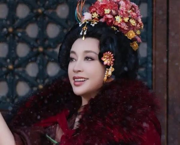 毛戈平晒刘晓庆再演武则天剧照，刘晓庆：我跟当年长得是一样的 