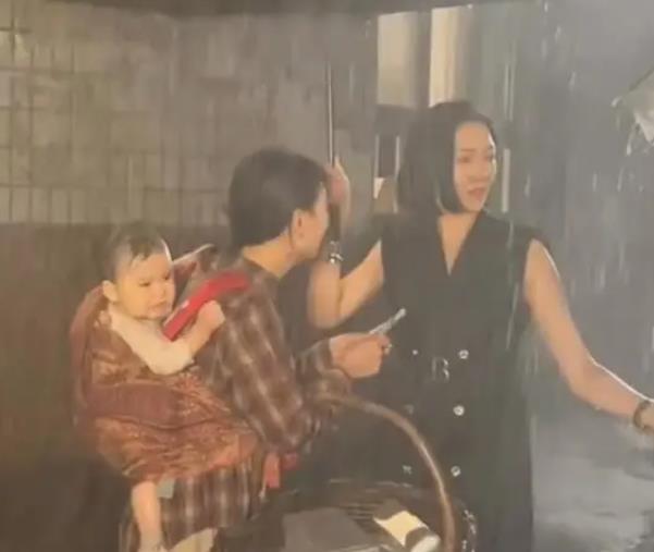 短剧演员吐槽剧组让孩子一直淋雨：婴儿在雨中长时间哭喊 