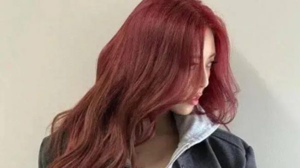 知名女团成员出道前旧照流出，“臀垫”争议再起：那时根本看不出臀部线条啊 