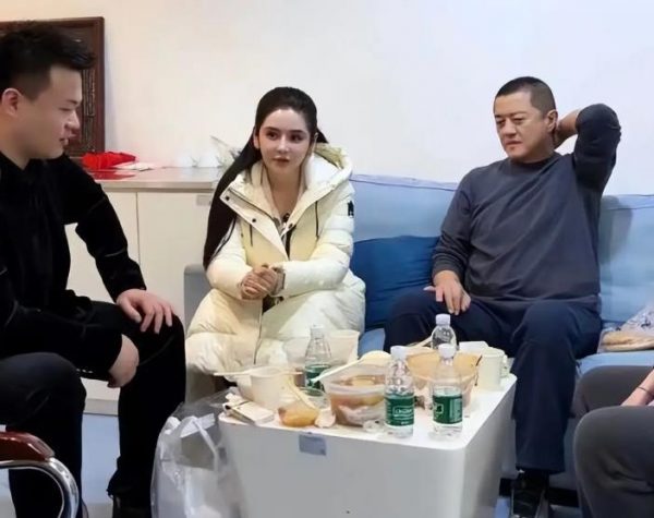 千万粉丝女网红回应为李亚鹏捐款500万：确实需要流量，但这次流量太大了，我也决定暂时停播 