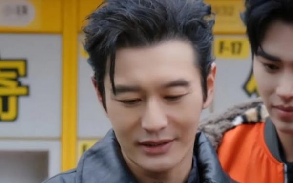 黄晓明蹦极前给小海绵打电话壮胆，小海绵回应：你别蹦了！ 