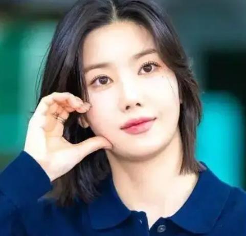 知名女爱豆成为价值240亿韩元的建筑业主兼咖啡厅老板后，又成为《Running Man》的曲奇赞助商 