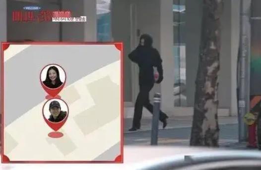 为了伪装而全身穿着黑色，顶级女团爱豆因身材比例引发热议 