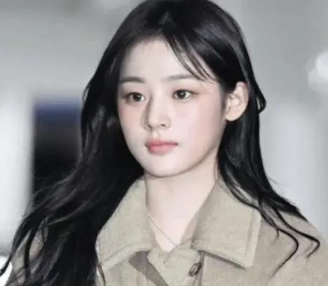 她疑似现身伦敦引发回归猜测 