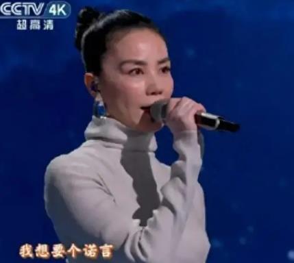 “谁给王菲画的眉毛”登上热搜，女儿窦靖童发文“挖嘞个亲娘” 