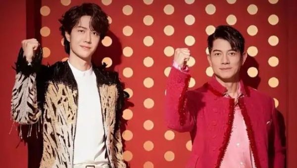 郭富城被曝央视春晚舞台上鞋被踩掉了！“谁把郭富城鞋踩掉了”登上热搜 