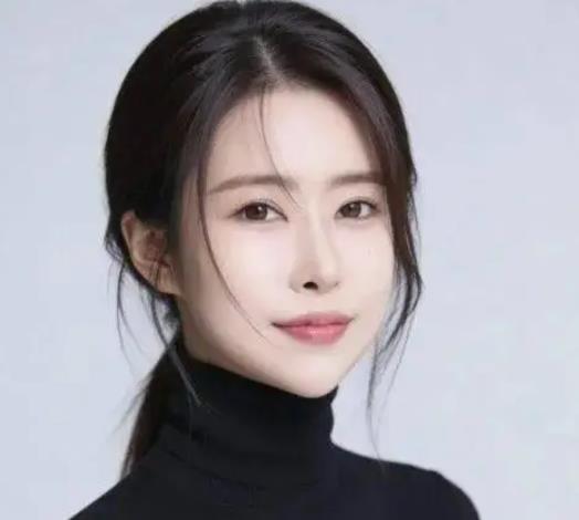 韩知名女星豪掷一亿韩元整形后晒新貌，你来看看值不值？ 