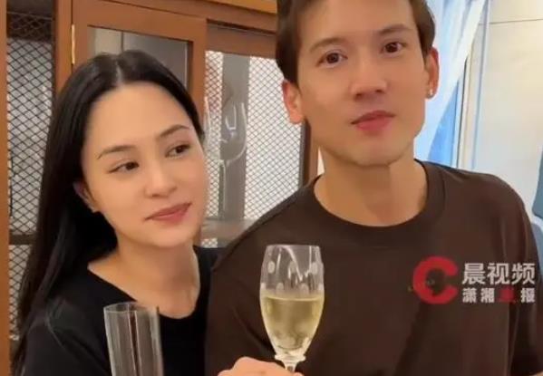 关智斌称阿娇肥过瘦过没丑过，阿娇说自己是“英皇门面” 