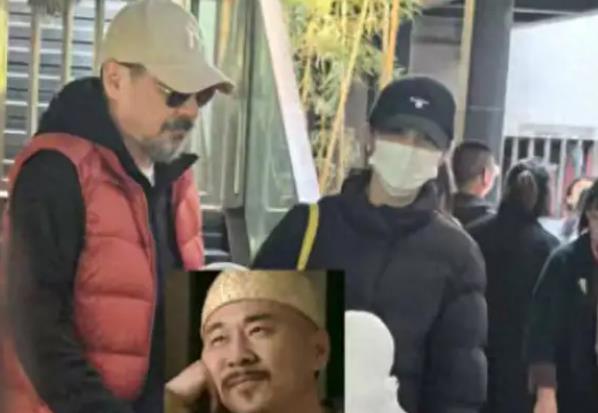 陈建斌回丈母娘家,胡须花白显老态,与蒋勤勤相差5岁状态大不同 缩略图 陈建斌回丈母娘家,胡须花白显老态,与蒋勤勤相差5岁状态大不同