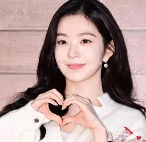 她确认三月下旬发行首张正规专辑 