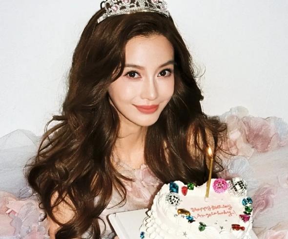 Angelababy迎来37岁生日，工作室晒最新近照，网友：说是27岁都信 