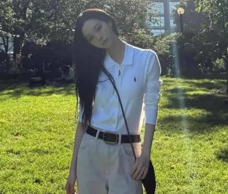 知名女团成员身材成为韩网友审视焦点！ 