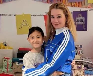 陈冠希女儿9岁啦，继承母亲秦舒培超模基因，眉眼英气如同陈冠希 