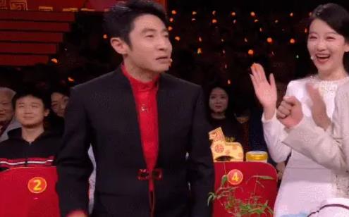 撒贝宁介绍燃面直接进嘴，扭着腰说巴适得板，疯狂整活比小品还好看 