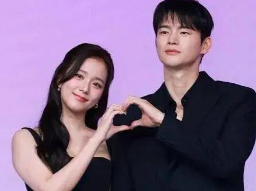 顶级女团成员和知名男演员表示：非常乐意尝试进军宝莱坞！ 