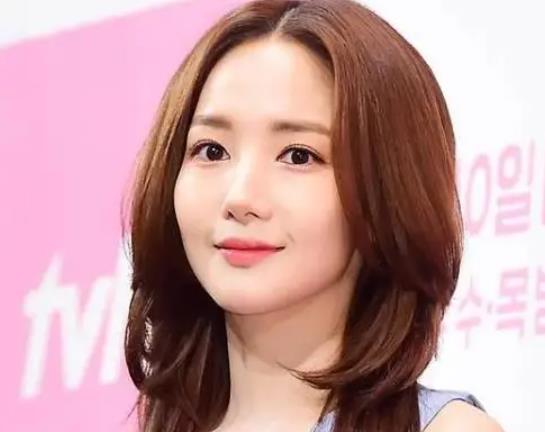 韩知名女星调侃与男演员吻戏，网友争论是“骚扰”还是“玩笑”？ 