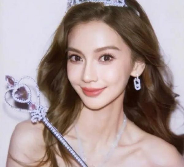 网红甜仇说angelababy鱼尾纹很深：一看就没打过除皱 